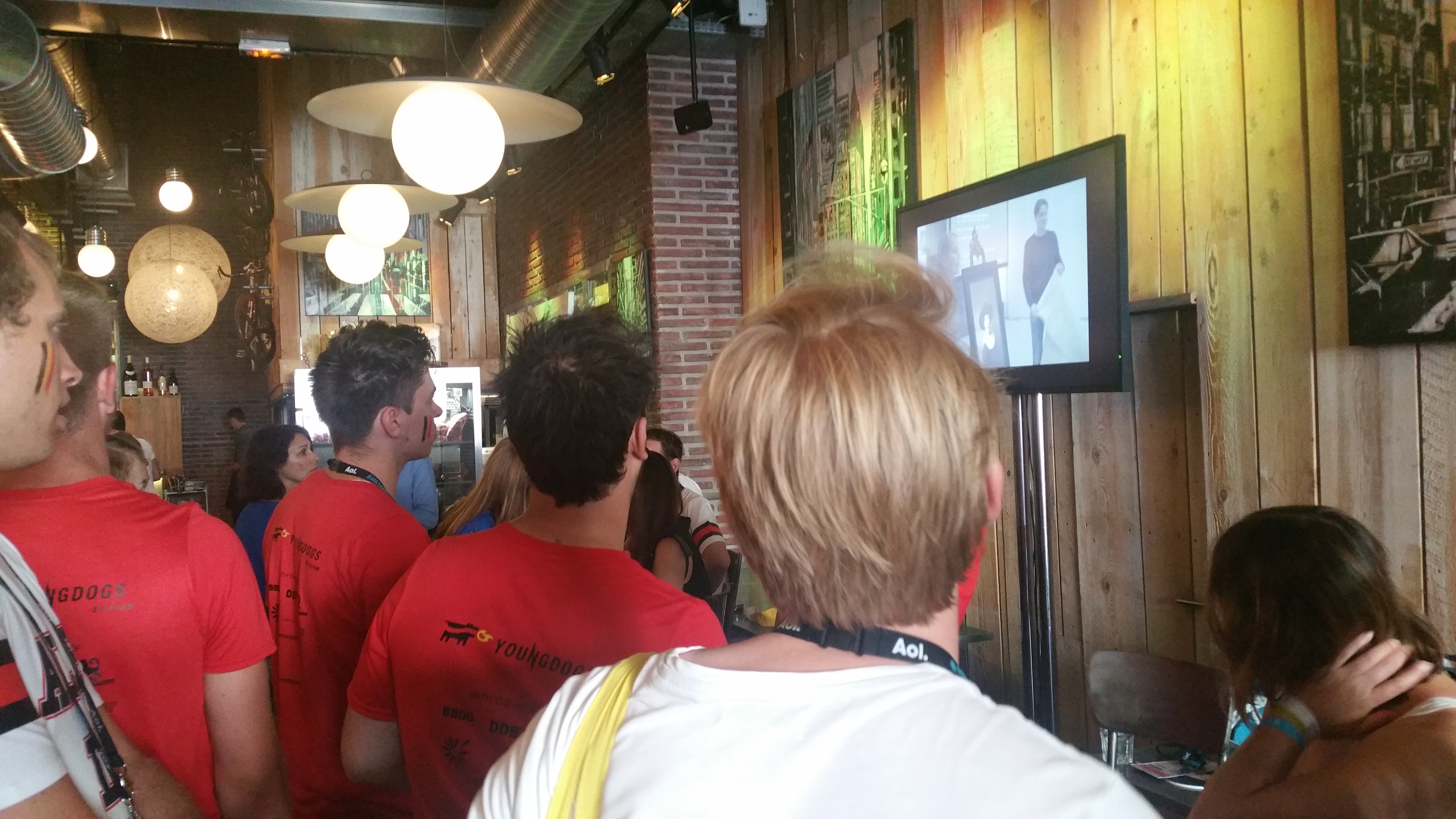 In le Tube wordt het werk nauwkeurig bekeken