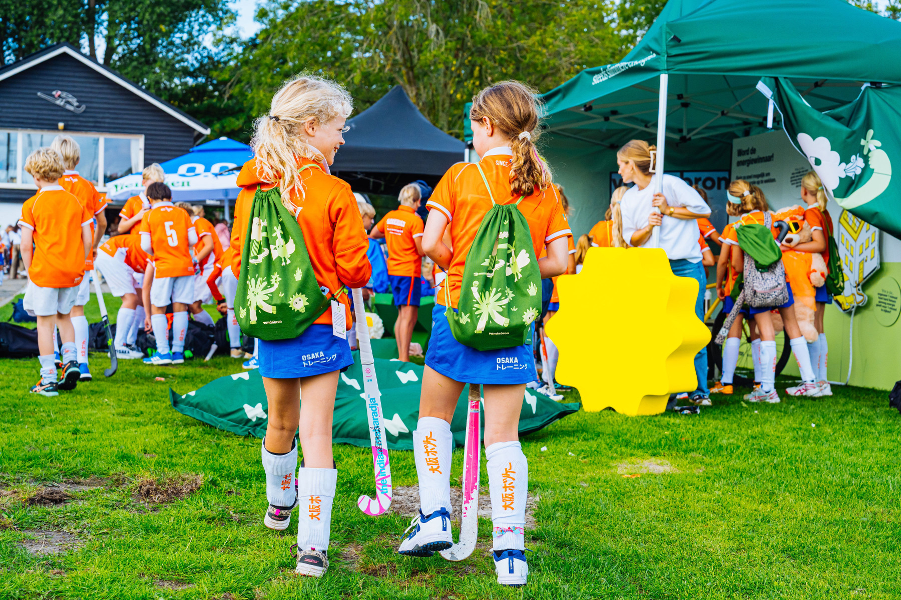 Vandebron betrekt hockeyers bij slimme energie en wordt nieuwe sponsor hoofdklasse