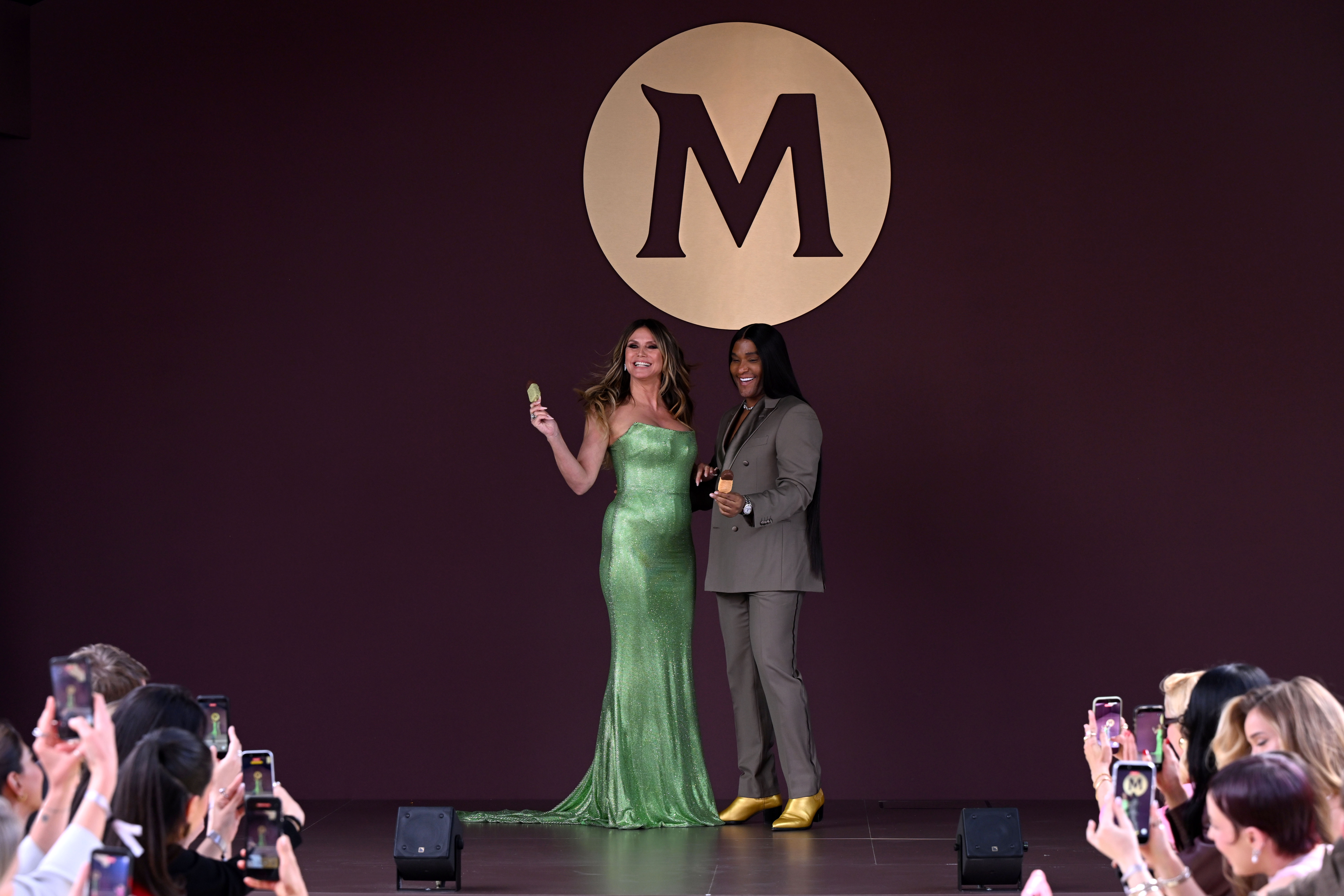 Magnum smelt ijs en couture samen in Cannes