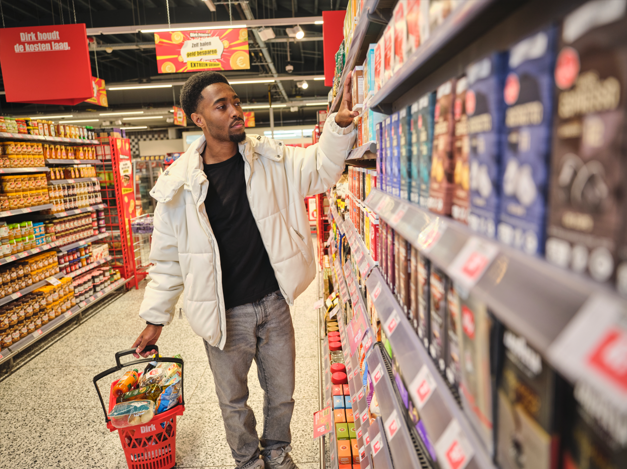 Dirk roept Code Rood uit en verlaagt prijzen van honderden producten