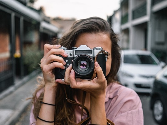 Analoge fotografie populair: ‘Consumenten zoeken beleving, niet alleen perfectie’
