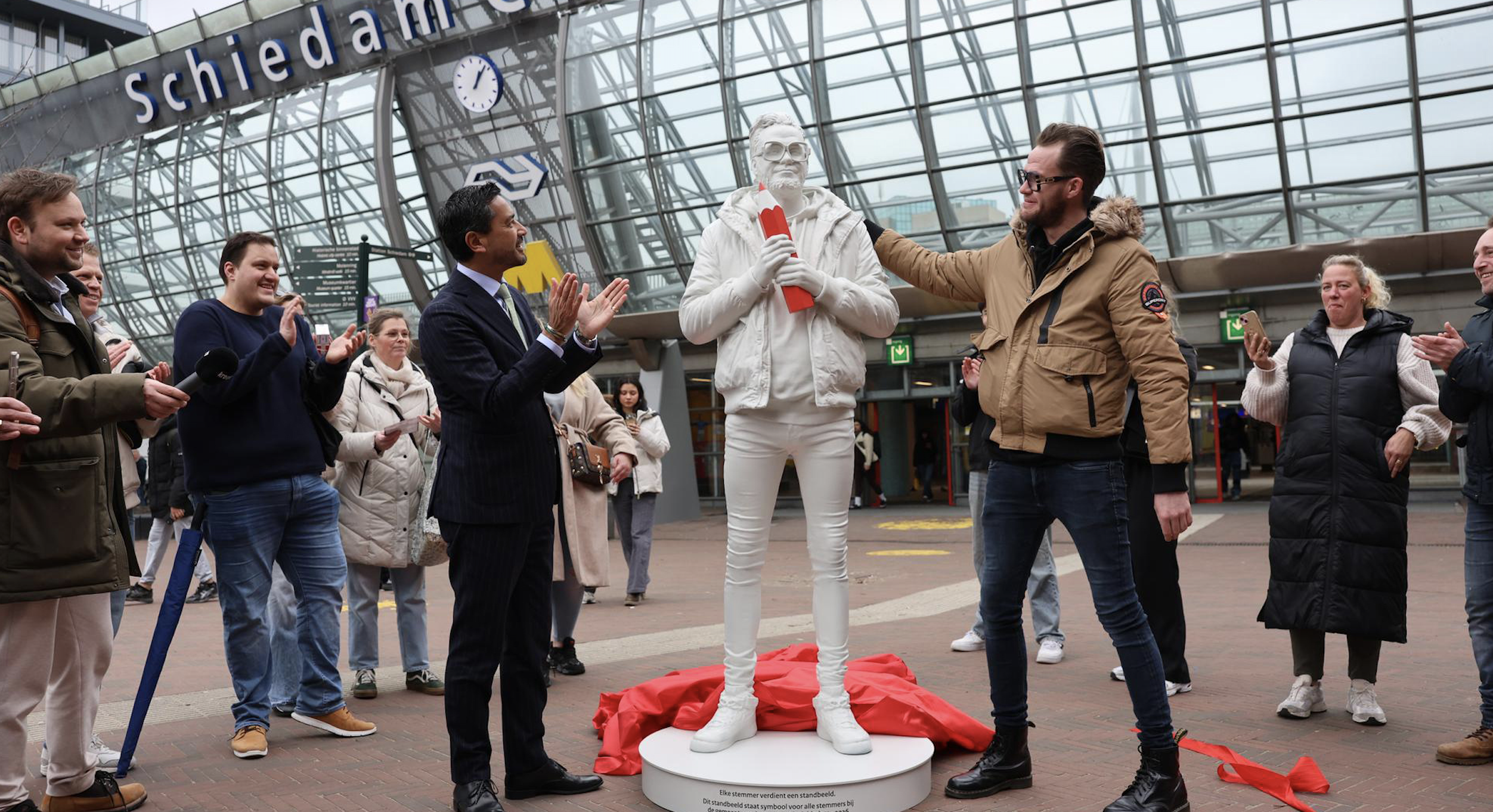 Ministerie BZK en Roorda zetten stemmers op voetstuk