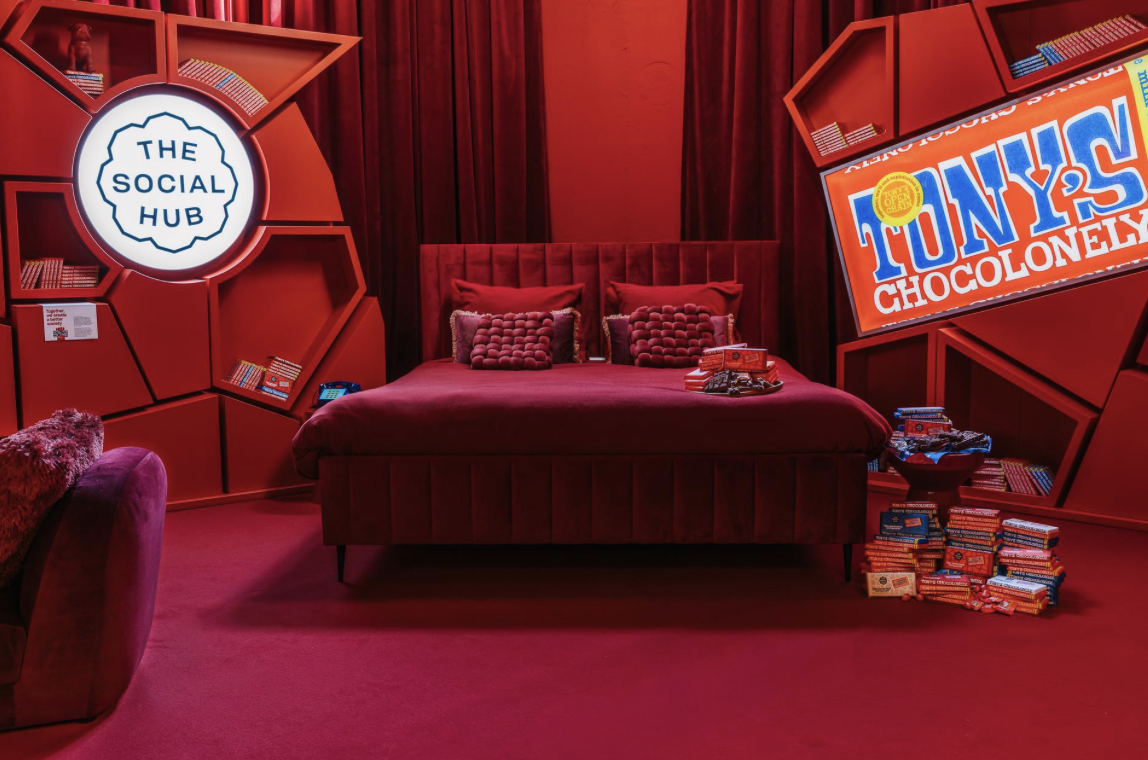 Tony's Chocolonely en The Social Hub openen chocolade-suite