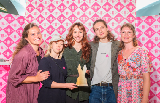 The Falling Club wint publieksprijs Delft Fringe Festival 2026