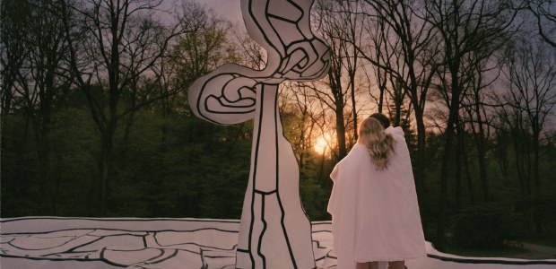 Kröller-Müller Museum en Natuurhuisje openen beeldentuin voor overnachting