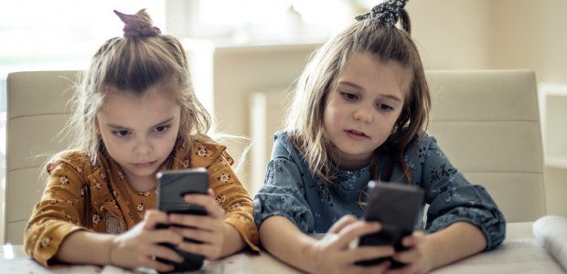 Frankrijk komt als eerste EU-land met leeftijdsgrens voor sociale media