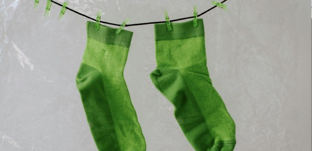 Sander en de Greenwashing-kloof: Waarom duurzame claims falen in de webshops van de grote mediahuizen