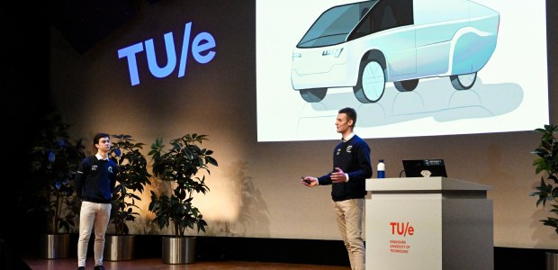 Studenten Solar Team Eindhoven presenteren 's werelds eerste zonne-ambulance