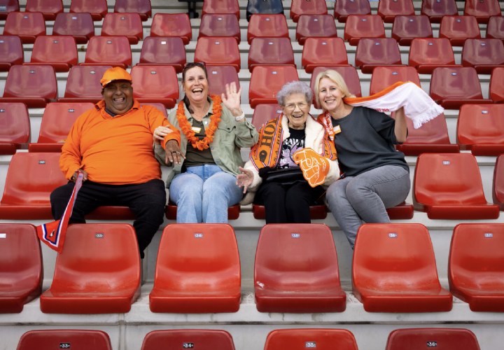 Rotterdammers scoren WK-punten voor eenzame ouderen